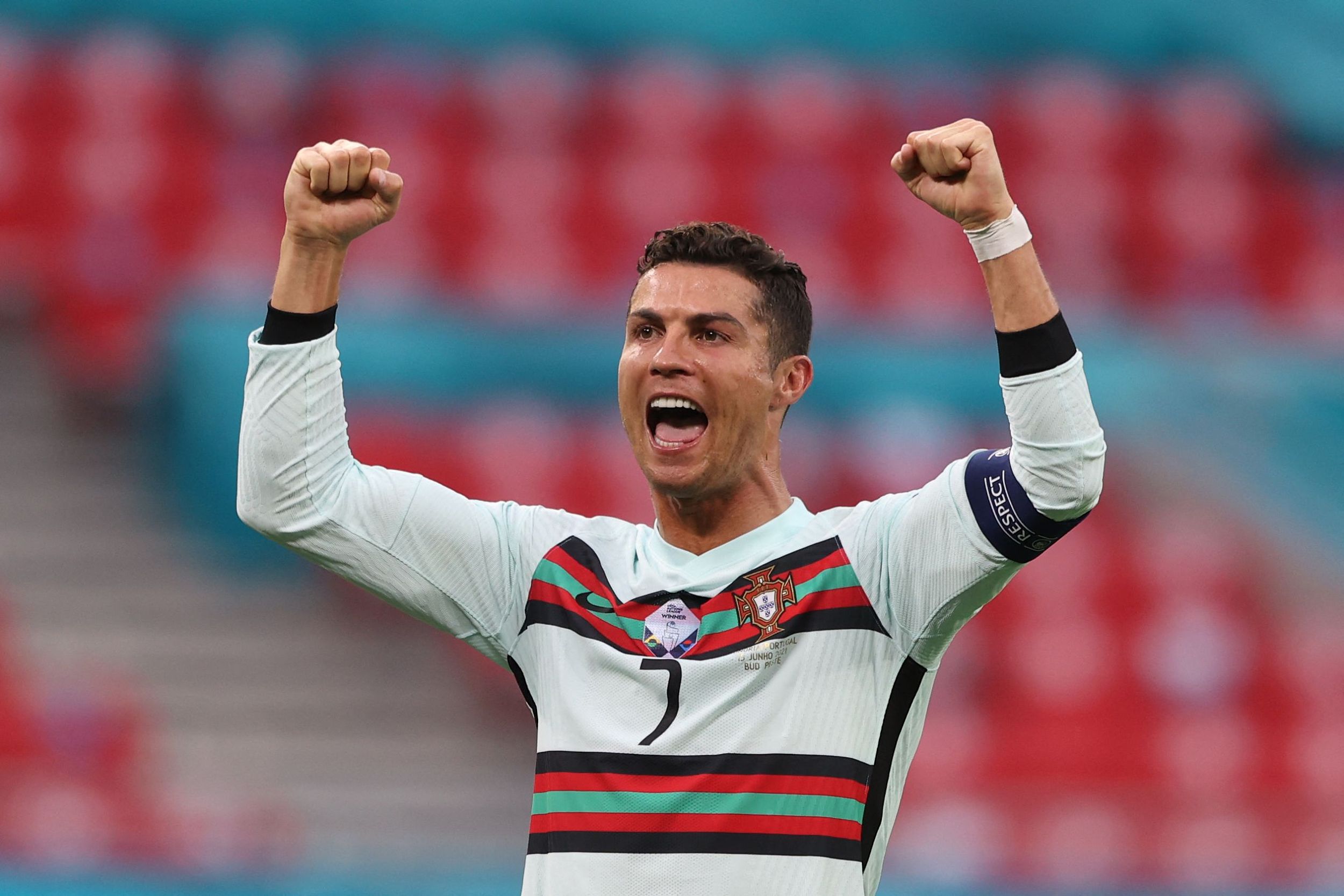 ليفربولومانشستريونايتد٧٠مباراةتاريخيةلنتُنسى
