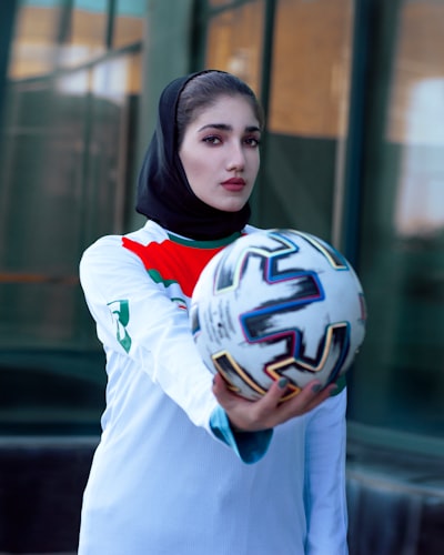 كرةقدمالمجراتعندماتتصادمالعوالمفيالكونالفسيح
